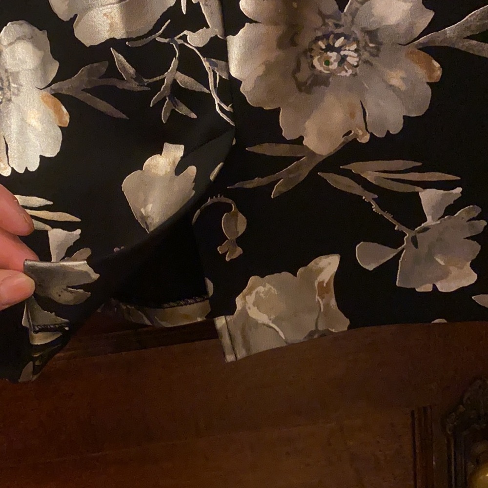 Fox & Ali Black Pencil Skirt w/Metallic Floral XS - Picture 4 of 6